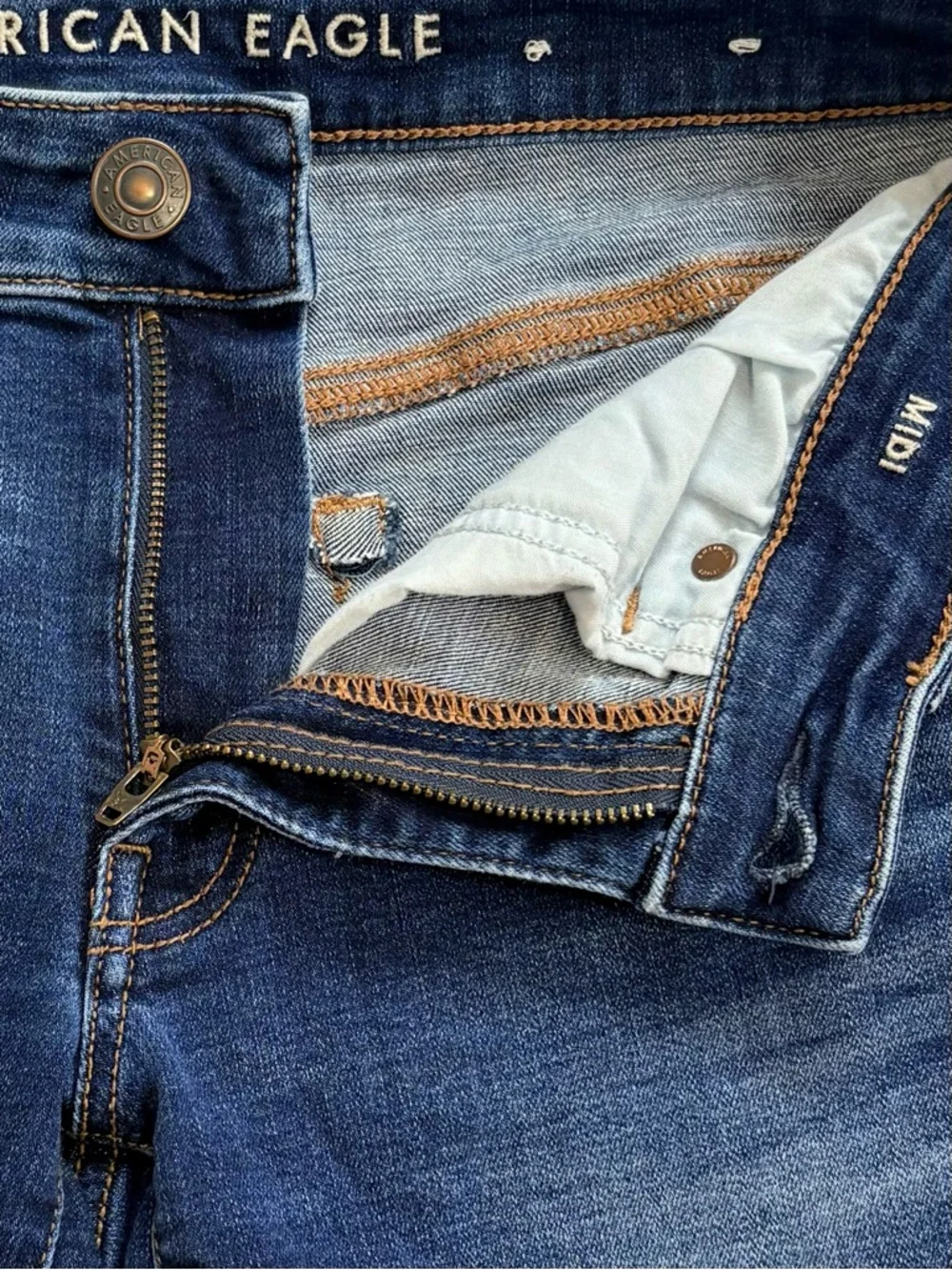 AMERICAN EAGLE Midi Denim Jean Shorts Raw Hem Dark Wash Size 6 Super Stretch - Picture 7 of 8